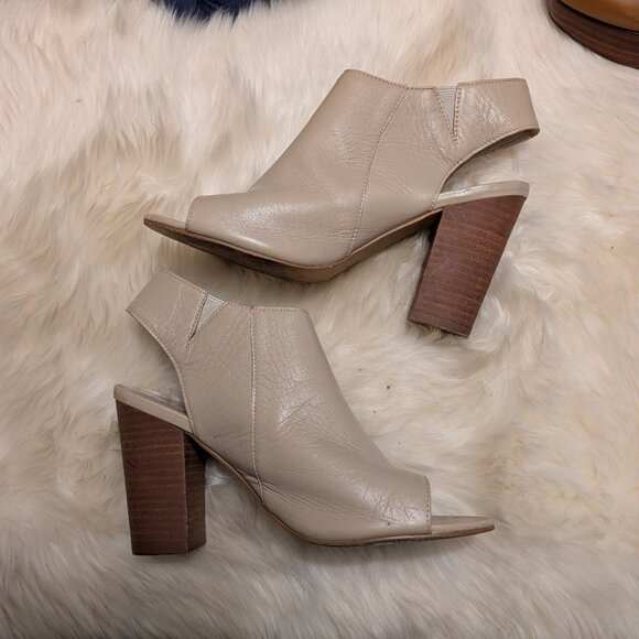 Pegabo Leather Block Heel Peep Toe Sandal - Picture 3 of 5